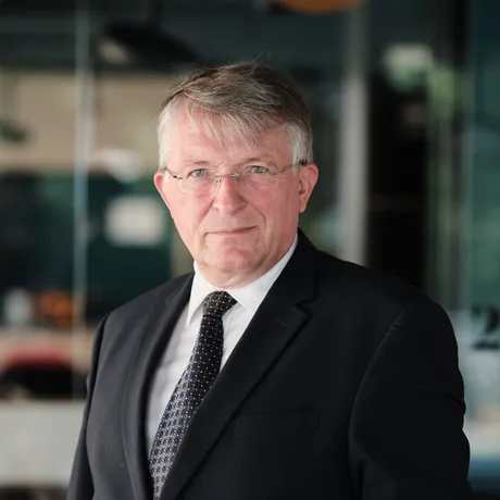 Mecenas Wojciech Ostrowski, radca prawny, mediator przy Sądzie Okręgowym w Warszawie
